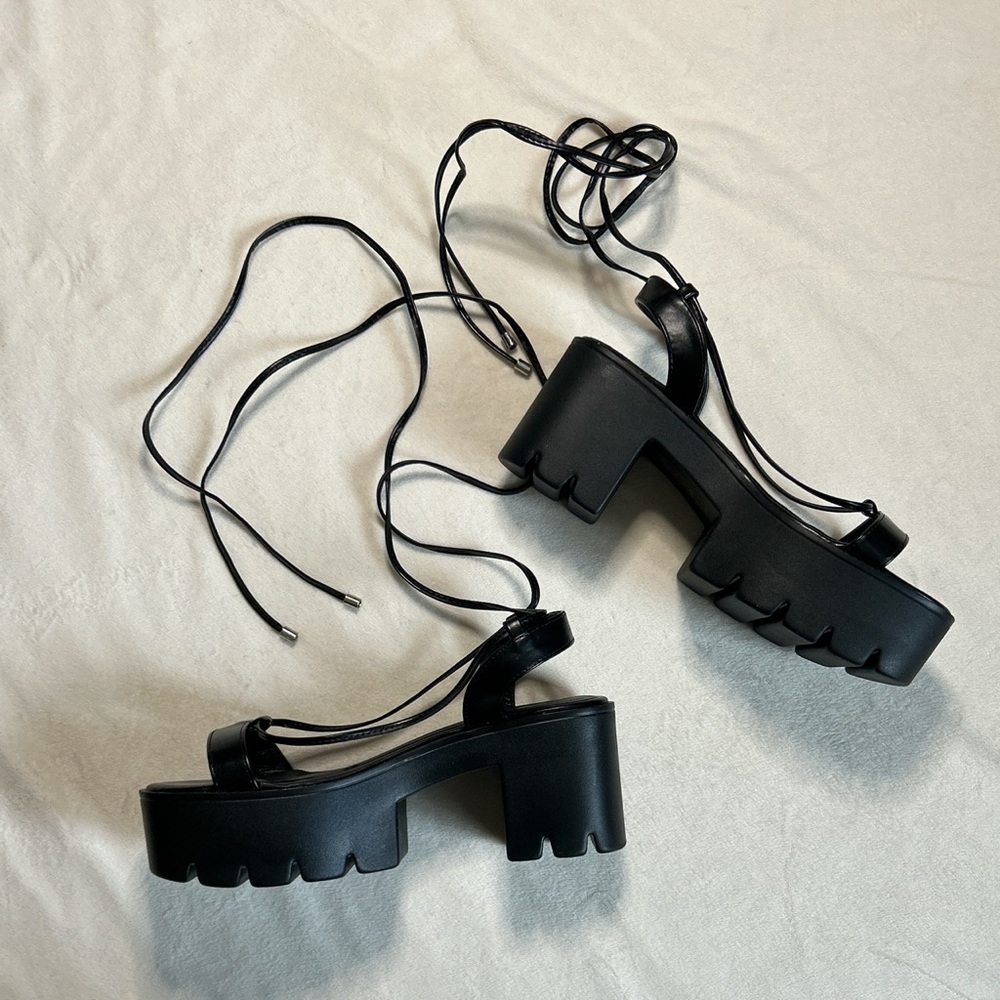 PrettyLittleThing Black Tie Leg Design Chunky Heeled Sandals